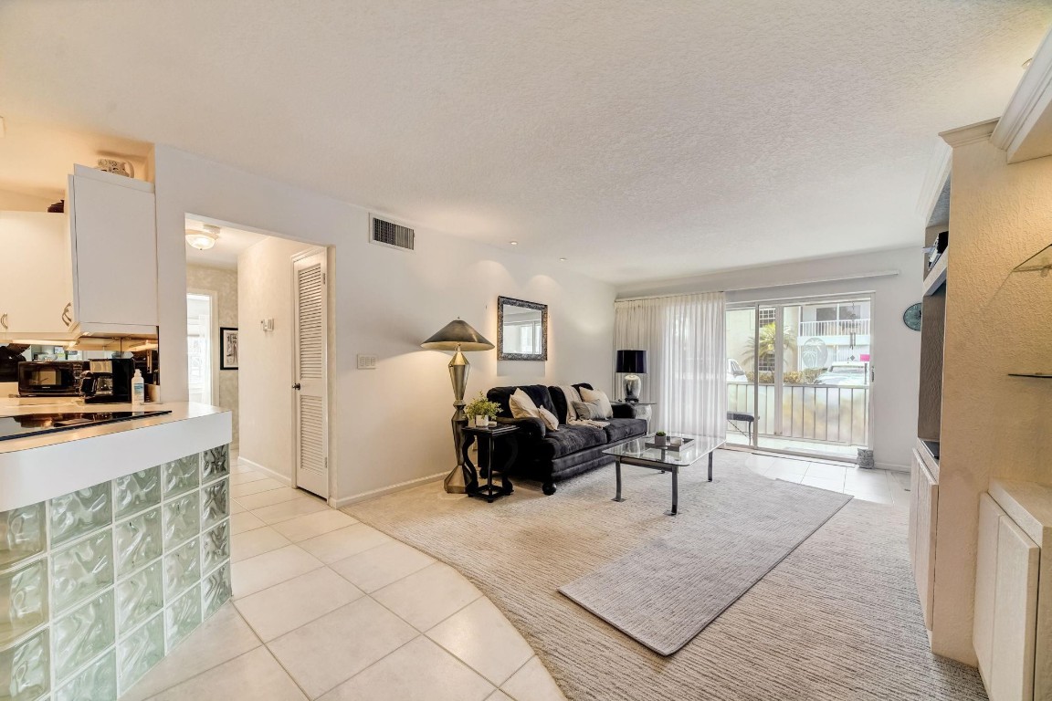 BAY COLONY CLUB - Residential