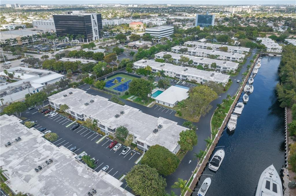 BAY COLONY CLUB - Residential