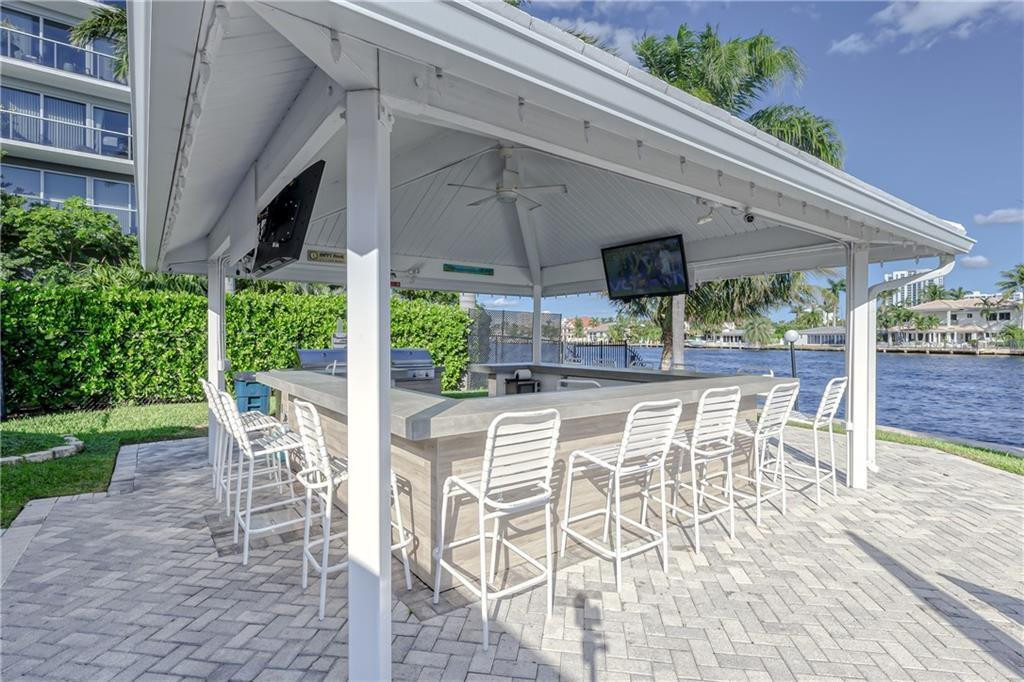 BAY COLONY CLUB - Residential