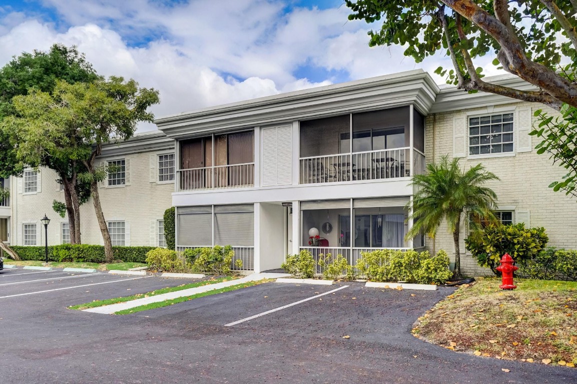 BAY COLONY CLUB - Residential