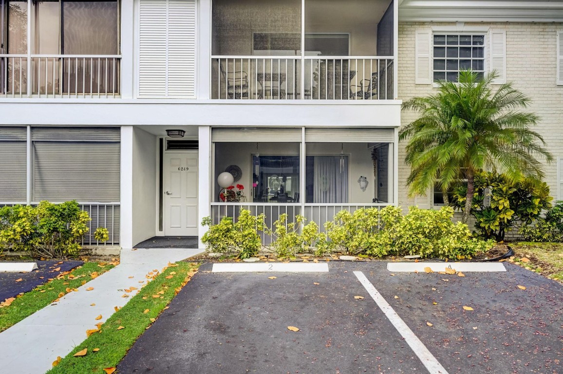 BAY COLONY CLUB - Residential