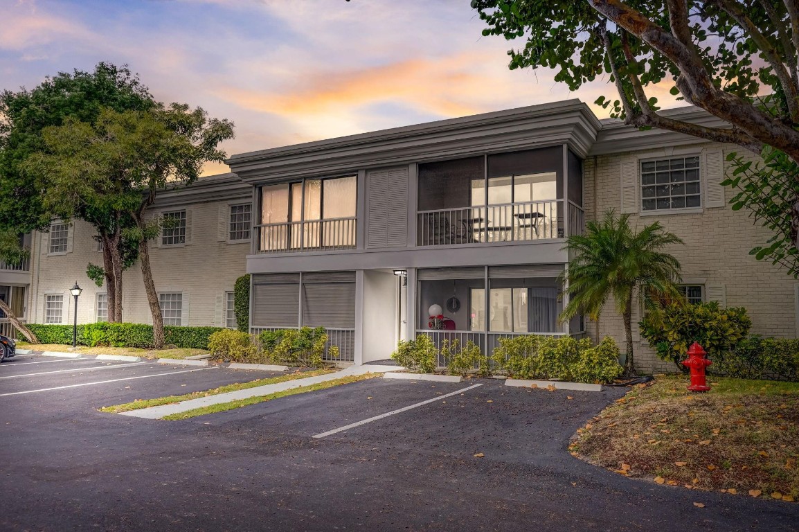 BAY COLONY CLUB - Residential