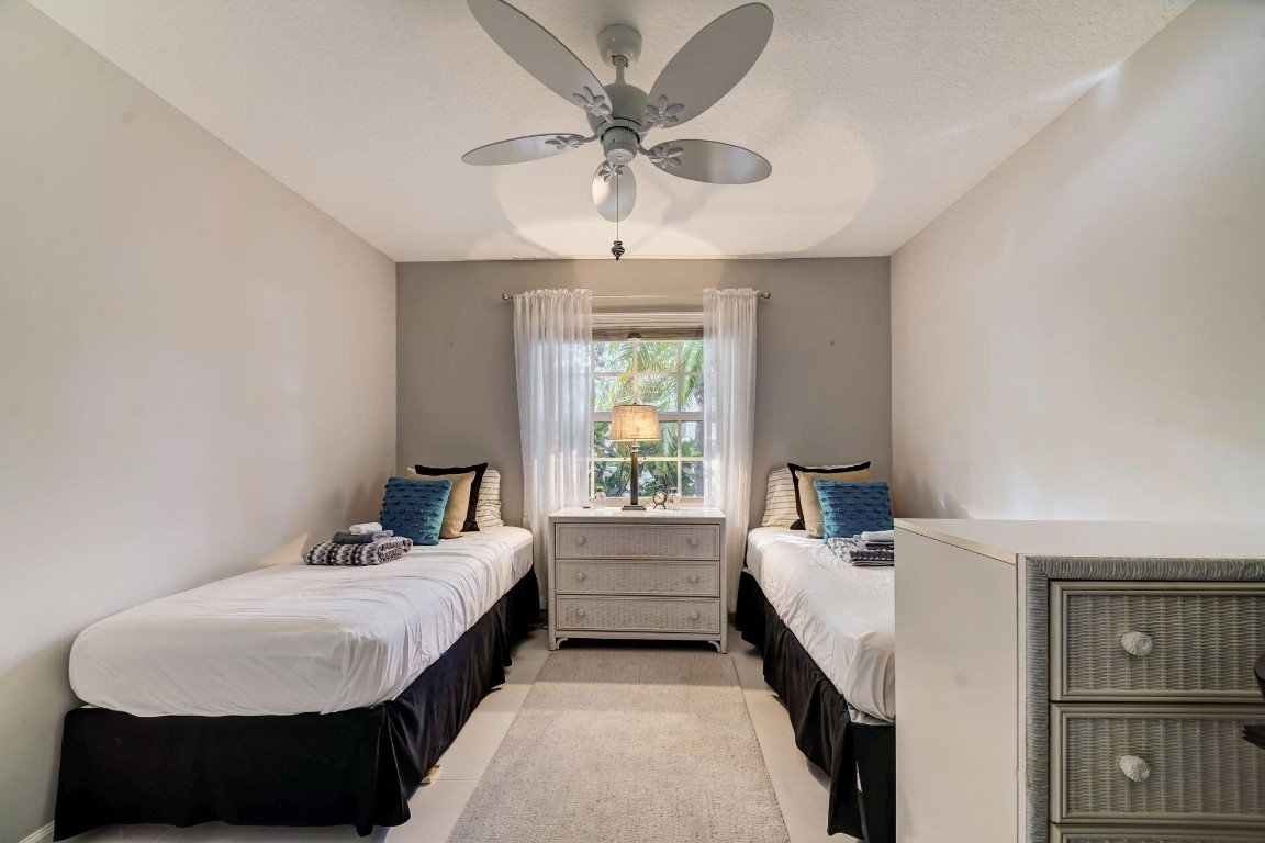 BAY COLONY CLUB - Residential