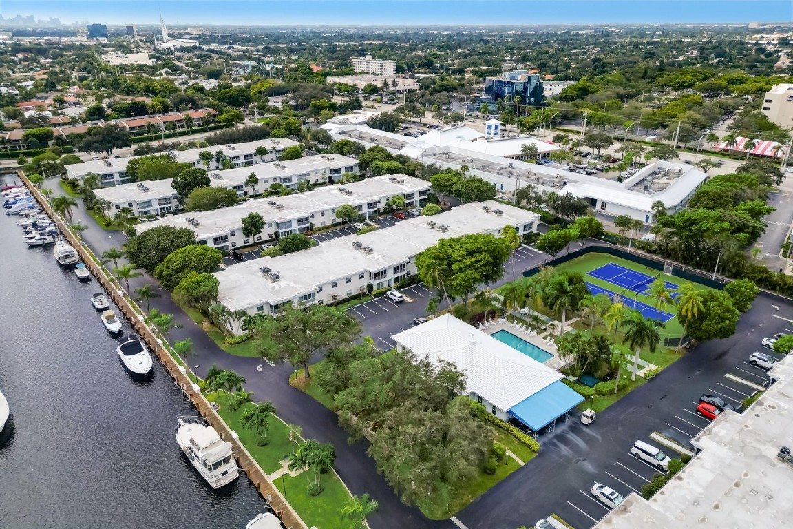 BAY COLONY CLUB - Residential
