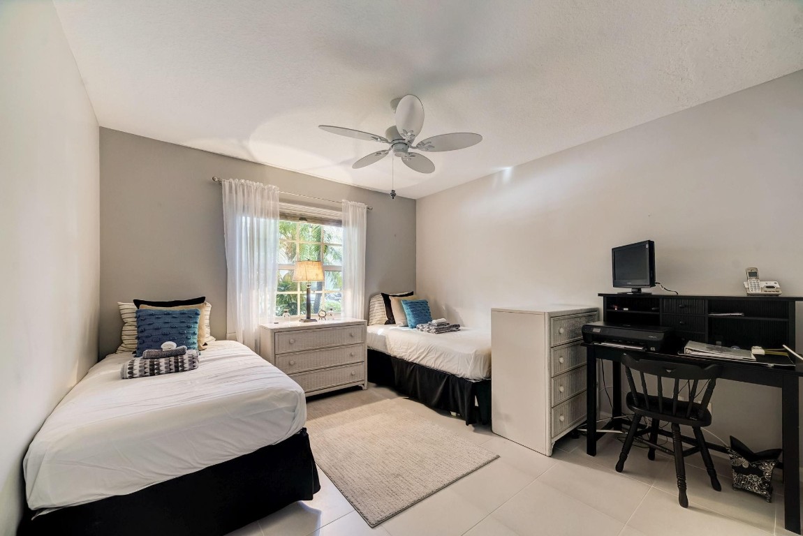 BAY COLONY CLUB - Residential