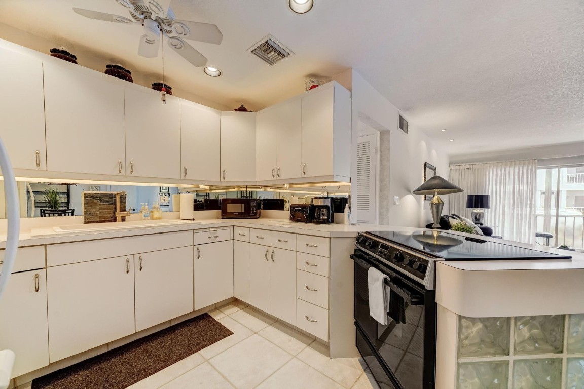 BAY COLONY CLUB - Residential