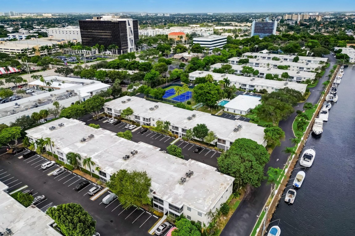 BAY COLONY CLUB - Residential