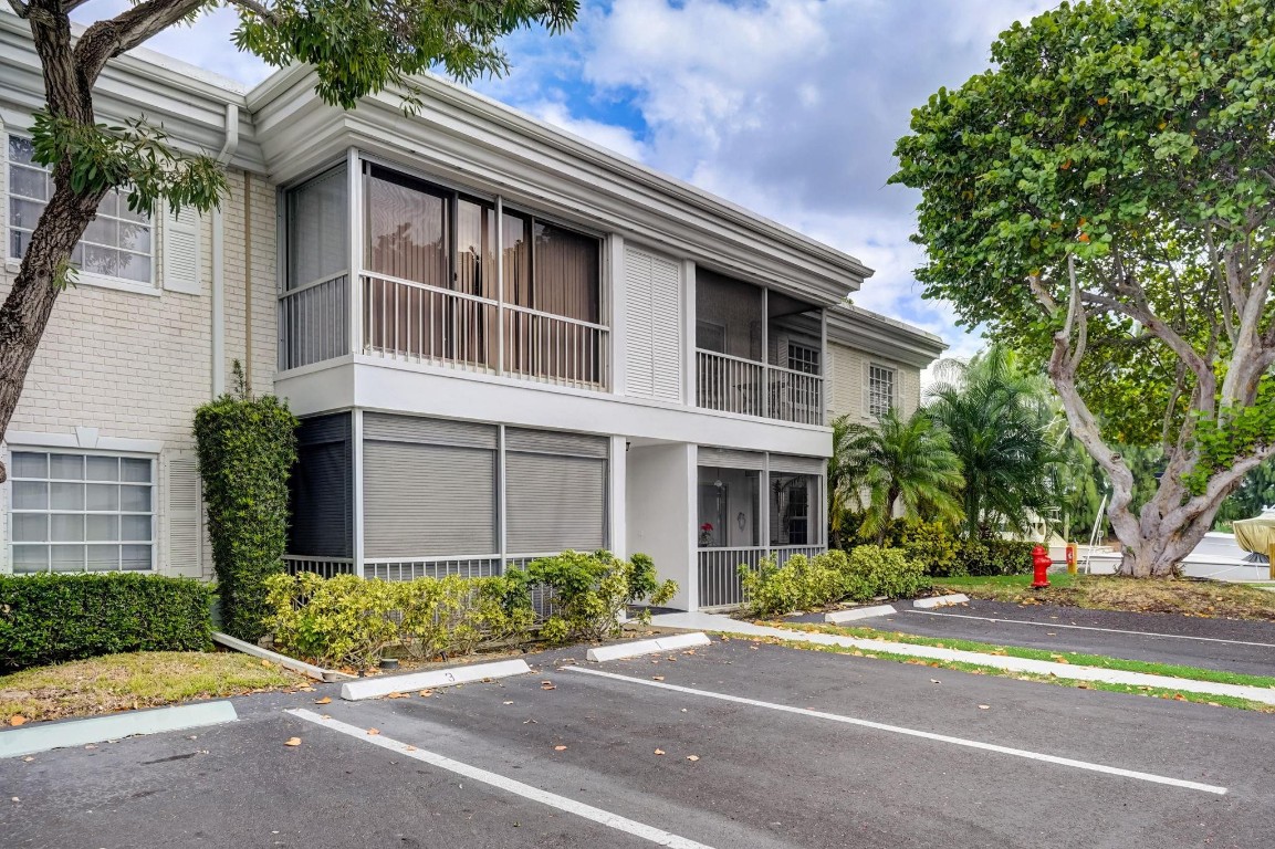 BAY COLONY CLUB - Residential