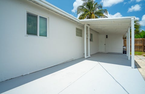 Tiny photo for 160 NE 60TH Street, Oakland Park, FL 33334 (MLS # B26072738)