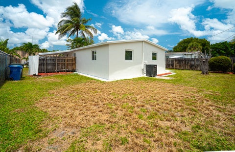 Tiny photo for 160 NE 60TH Street, Oakland Park, FL 33334 (MLS # B26072738)