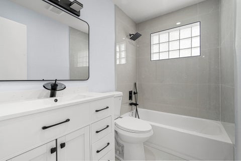 Tiny photo for 160 NE 60TH Street, Oakland Park, FL 33334 (MLS # B26072738)