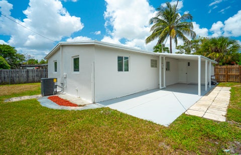 Tiny photo for 160 NE 60TH Street, Oakland Park, FL 33334 (MLS # B26072738)