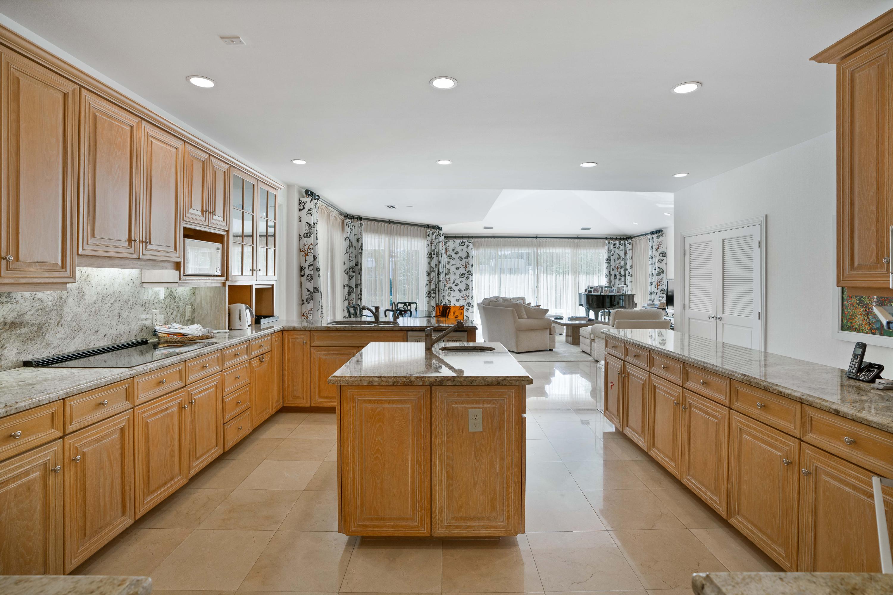 ADMIRALS COVE PAR E - Residential Lease