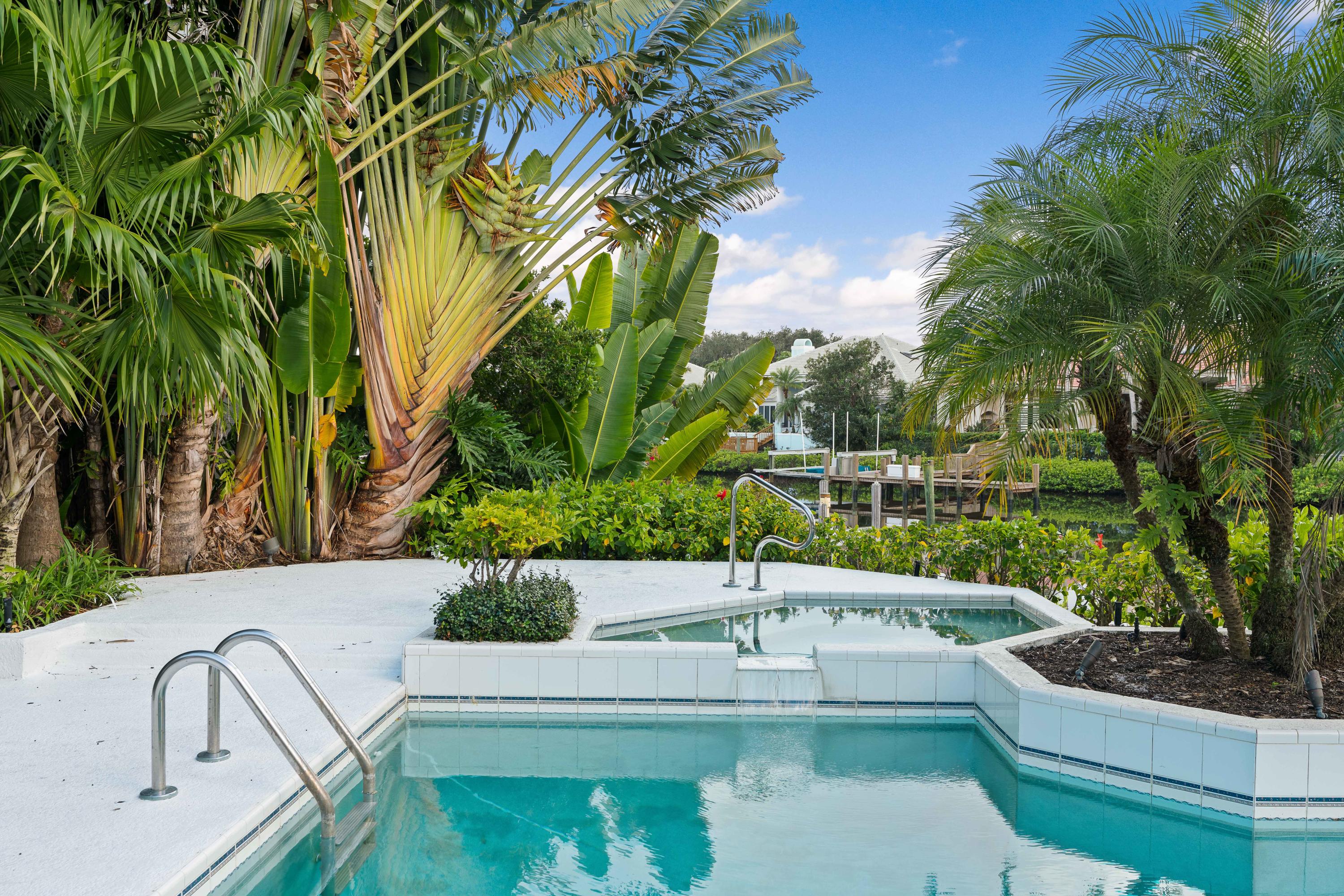 ADMIRALS COVE PAR E - Residential Lease