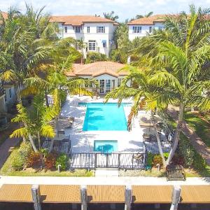 ESTANCIA AT BOYNTON BEACH - Residential