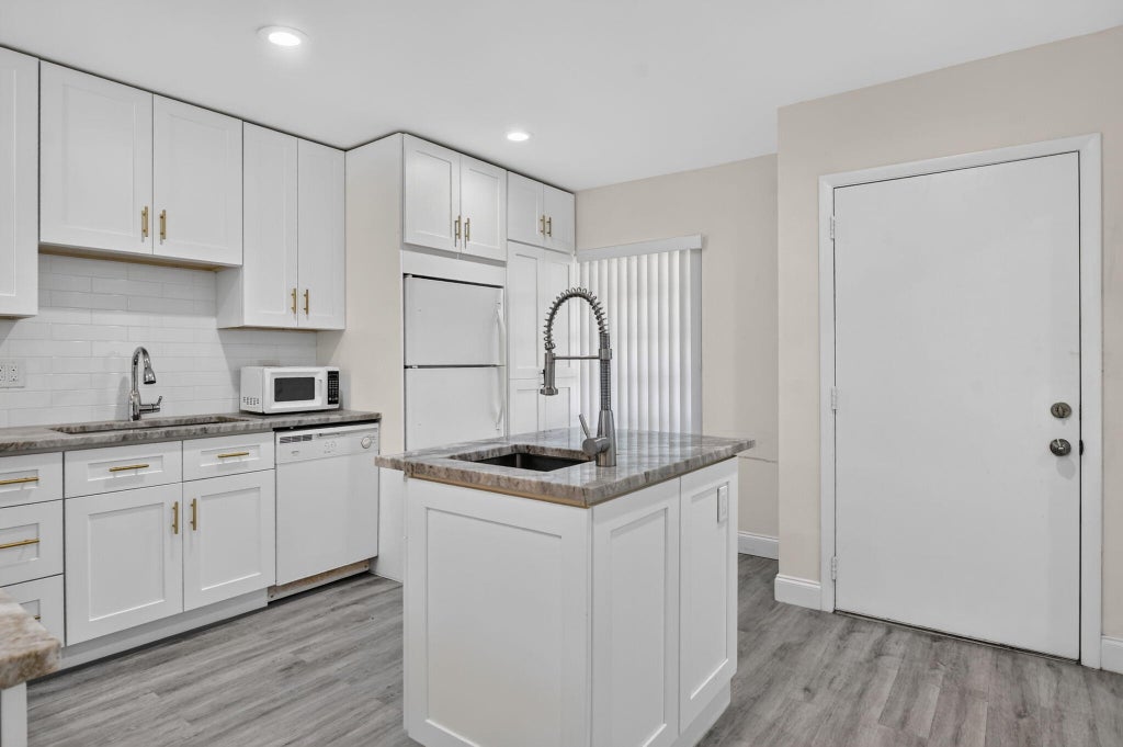Photo of 20846 Vinesta Circle, Boca Raton, FL 33433 (MLS # B26044238)