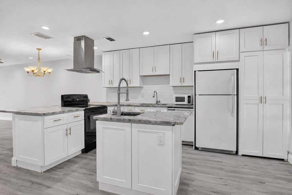 Photo of 20846 Vinesta Circle, Boca Raton, FL 33433 (MLS # B26044238)