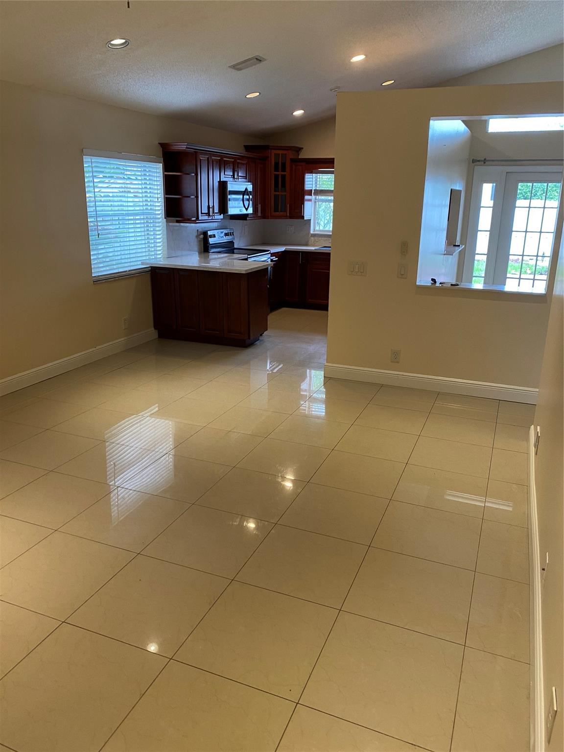 Sector 4 North 153-46 B - Residential Lease