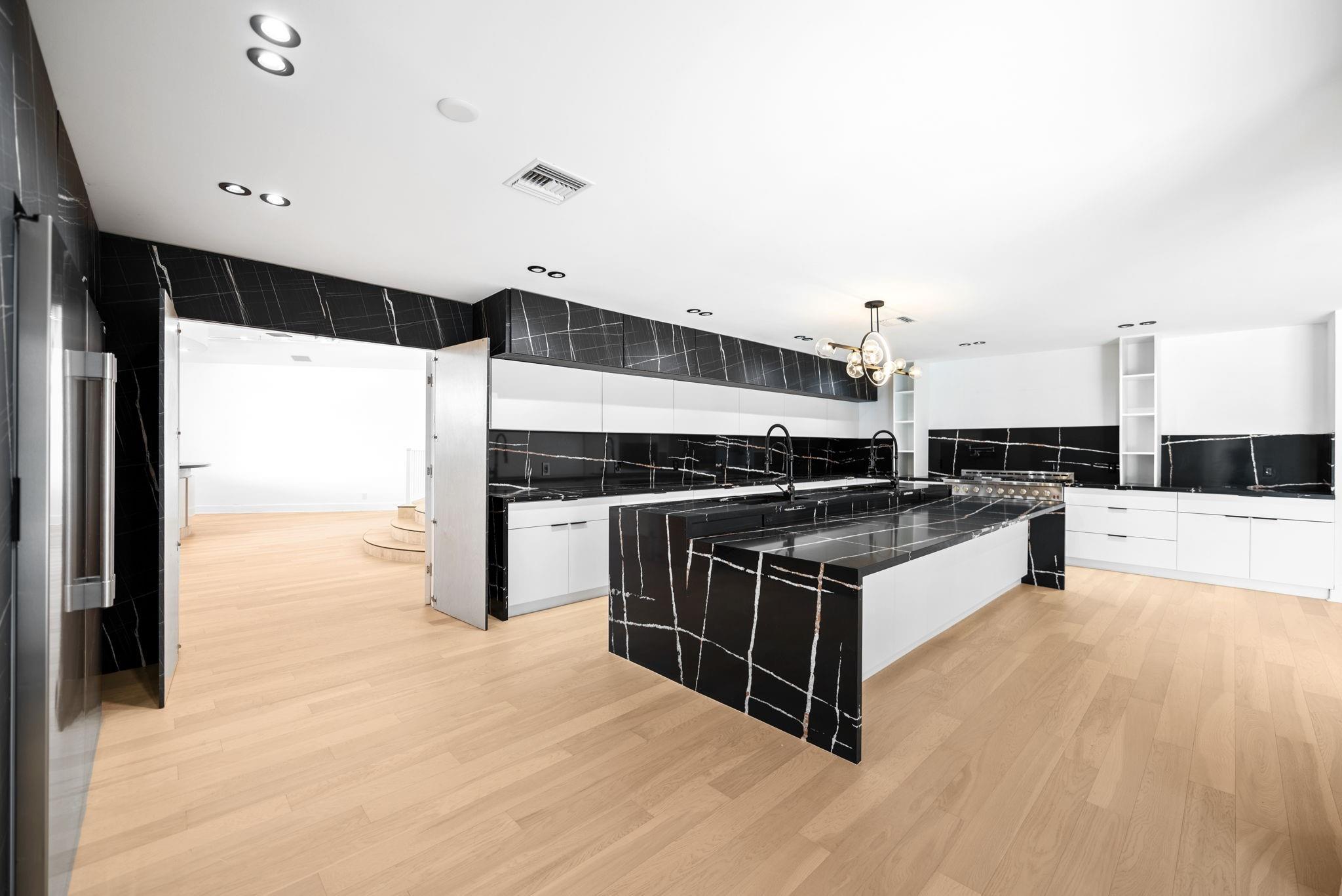 Emerald Hills 68-26 B - Residential Lease