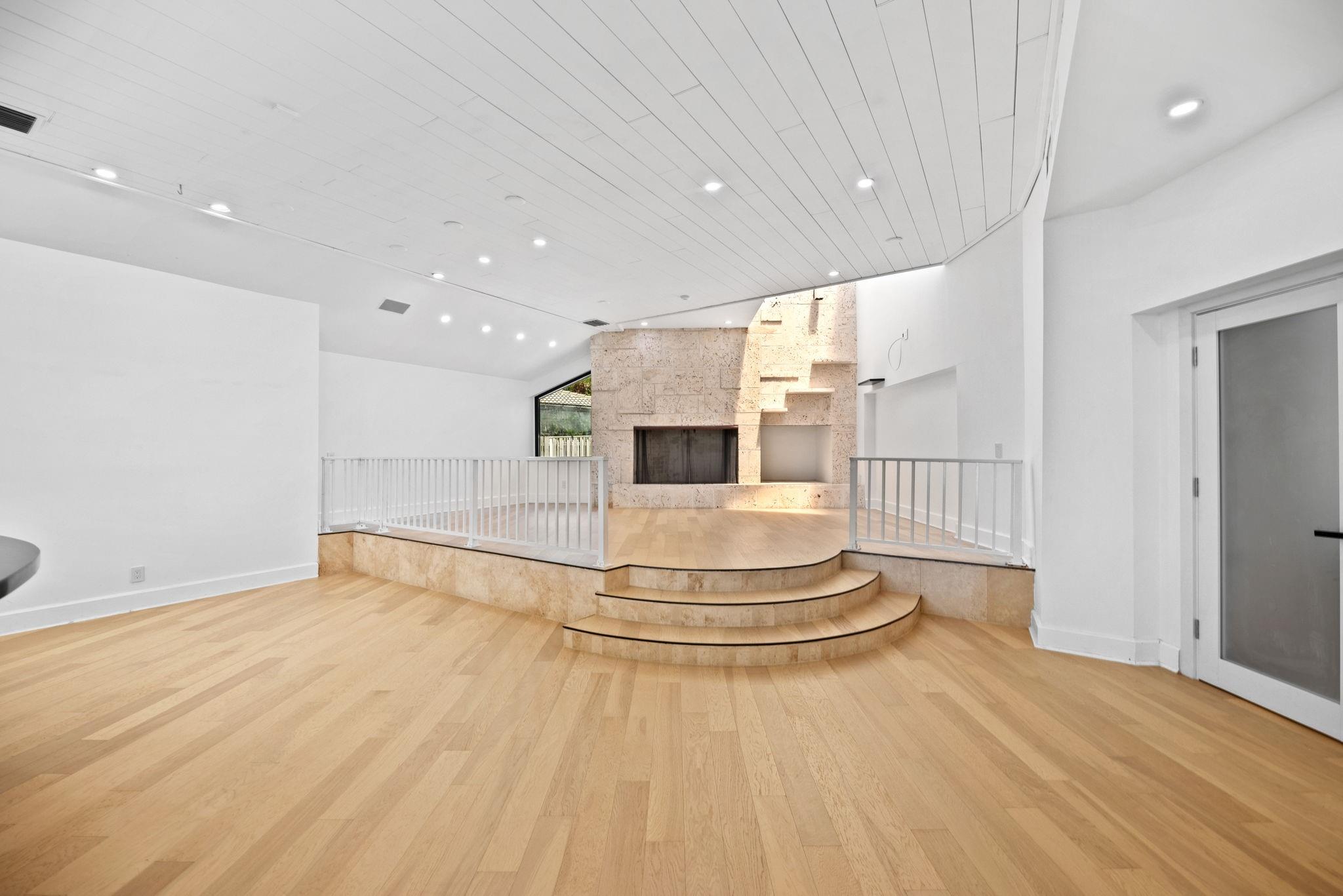 Emerald Hills 68-26 B - Residential Lease