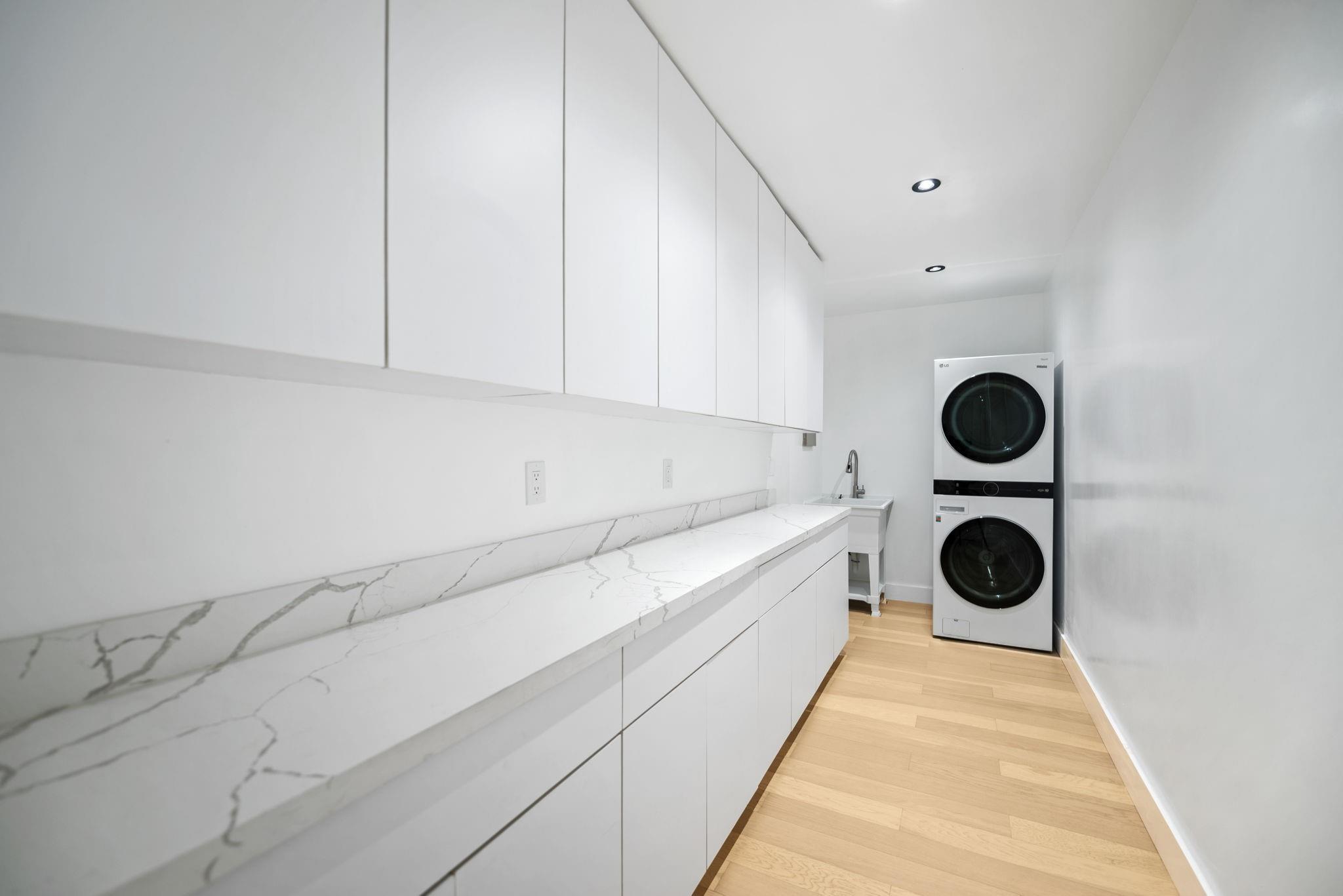 Emerald Hills 68-26 B - Residential Lease