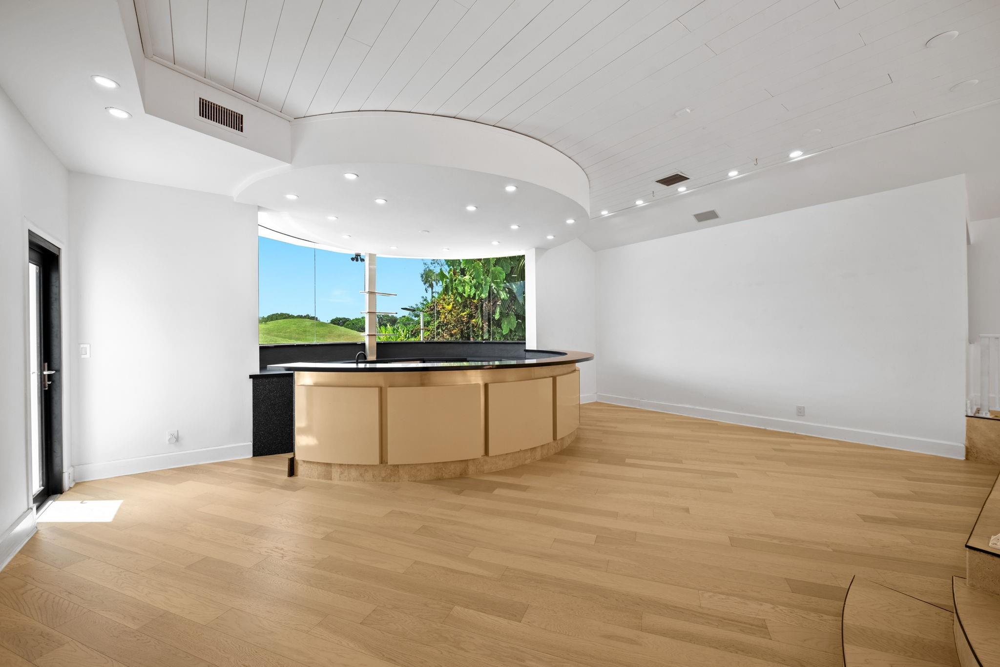 Emerald Hills 68-26 B - Residential Lease