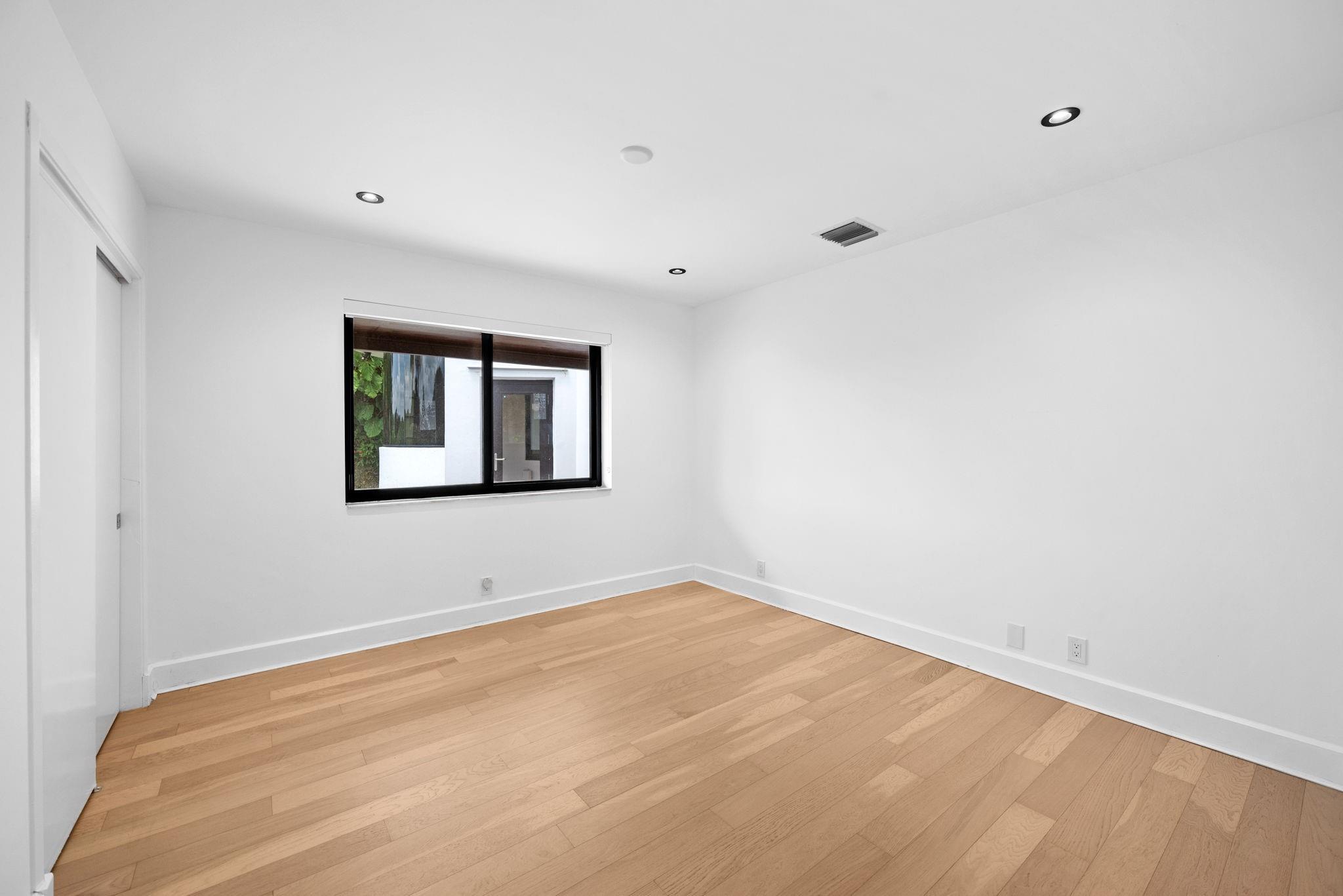 Emerald Hills 68-26 B - Residential Lease