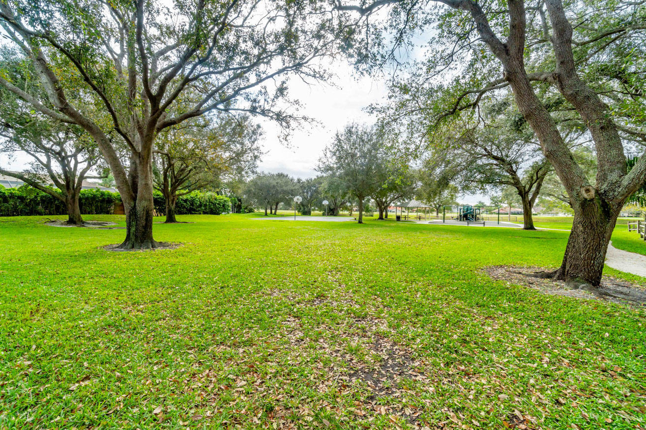 GREENVIEW SHORES 2 OF WELLINGTON - Residential