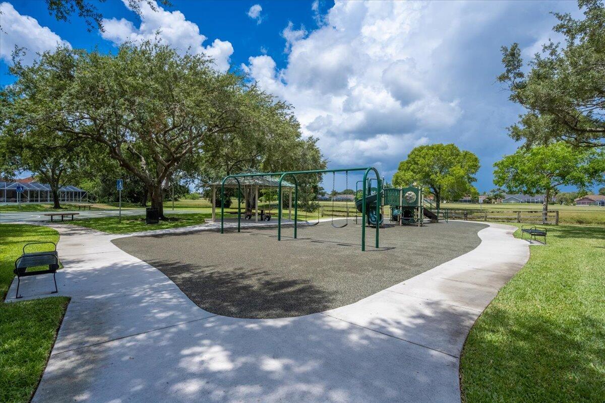 GREENVIEW SHORES 2 OF WELLINGTON - Residential