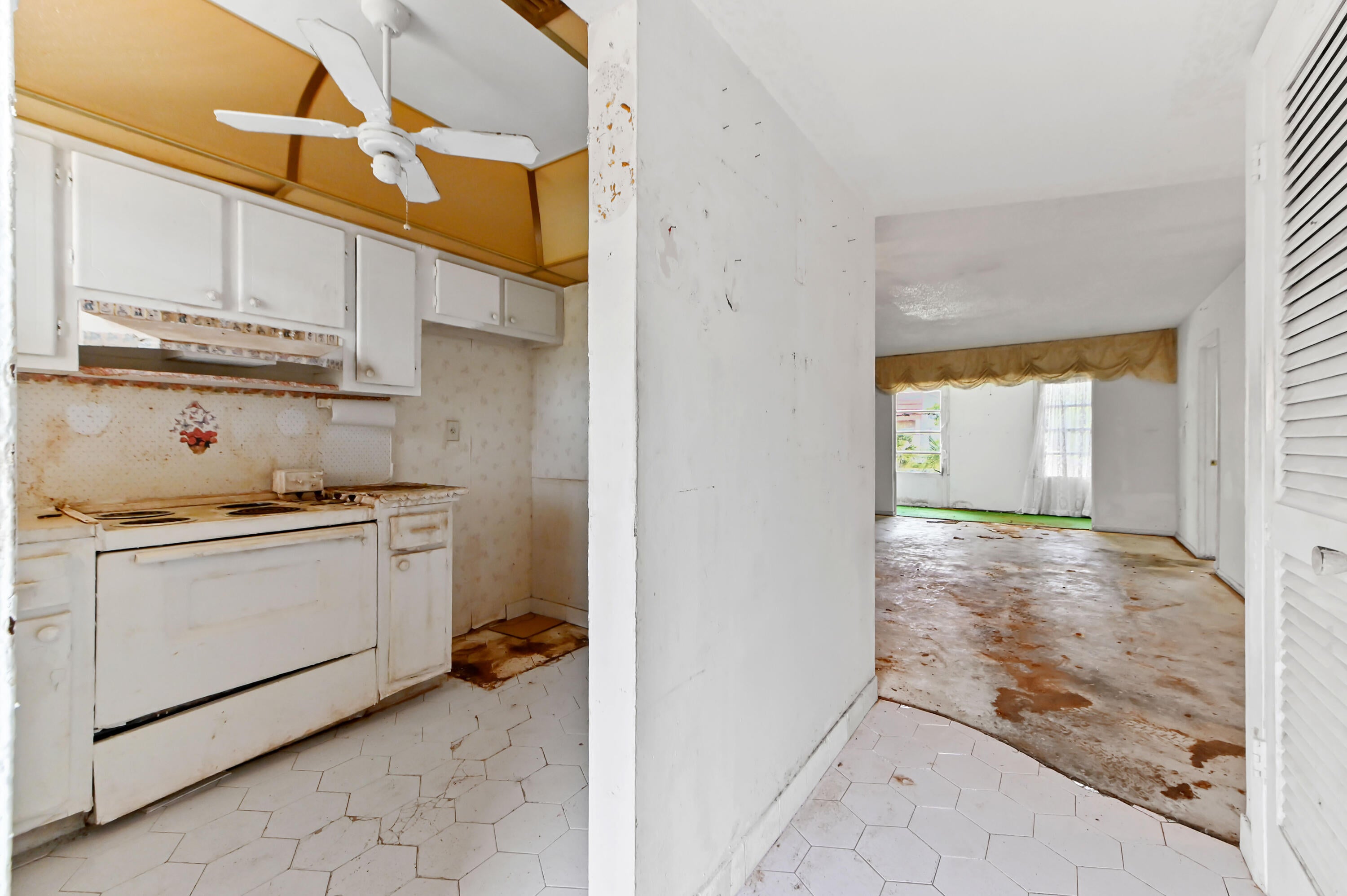 3091 E Sunrise Lakes Drive 302