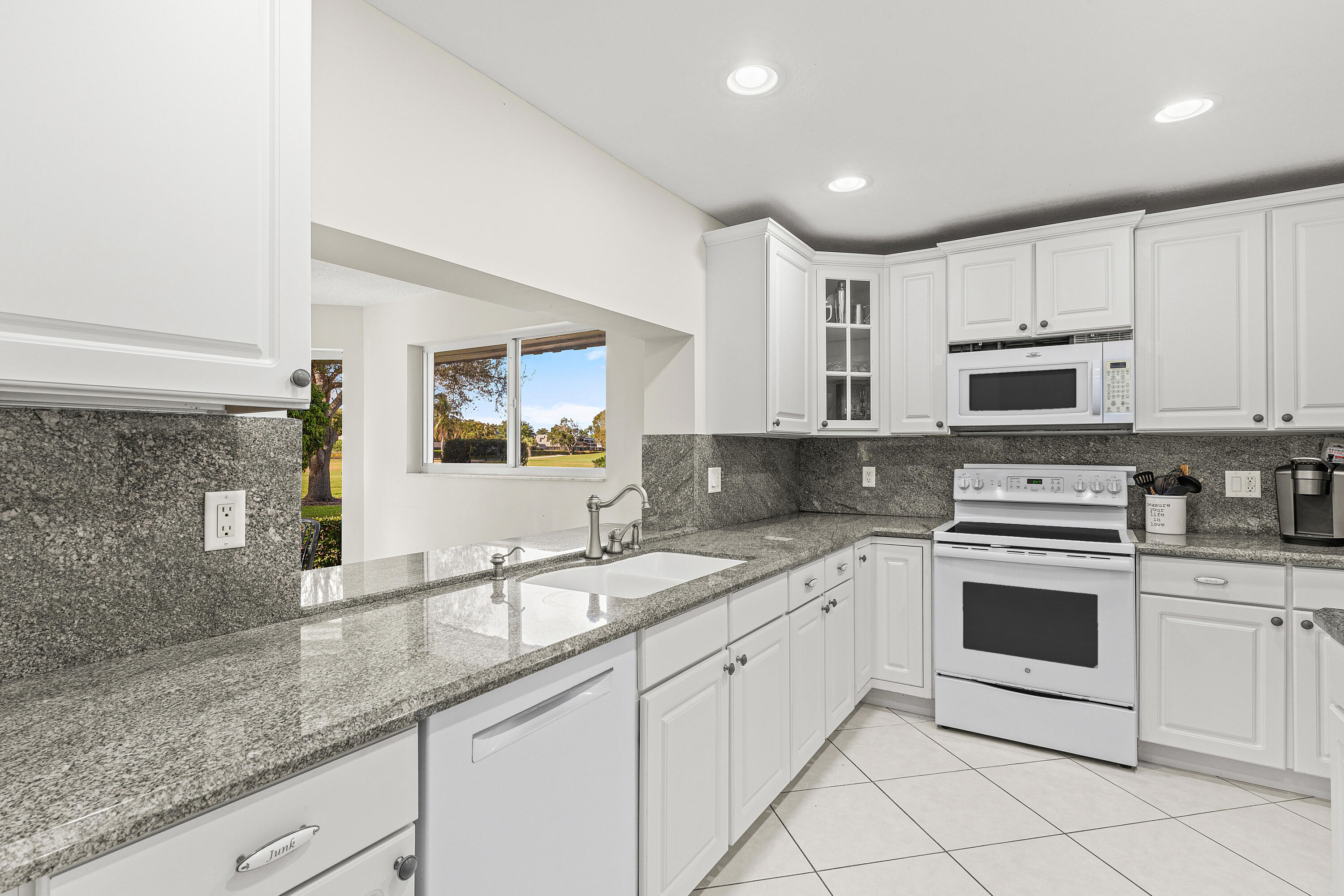 FRENCH ROYALE VILLAS AT ATLANTIS - Residential