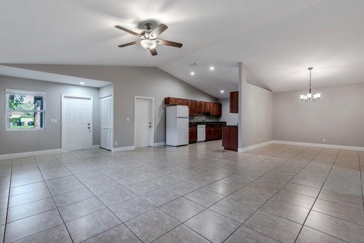 1025 Staghorn Street Street