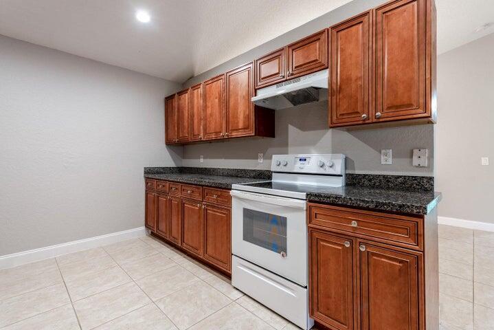 SUGAR POND MANOR OF WELLI - Residential Income