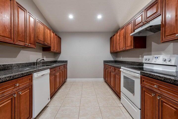 SUGAR POND MANOR OF WELLI - Residential Income