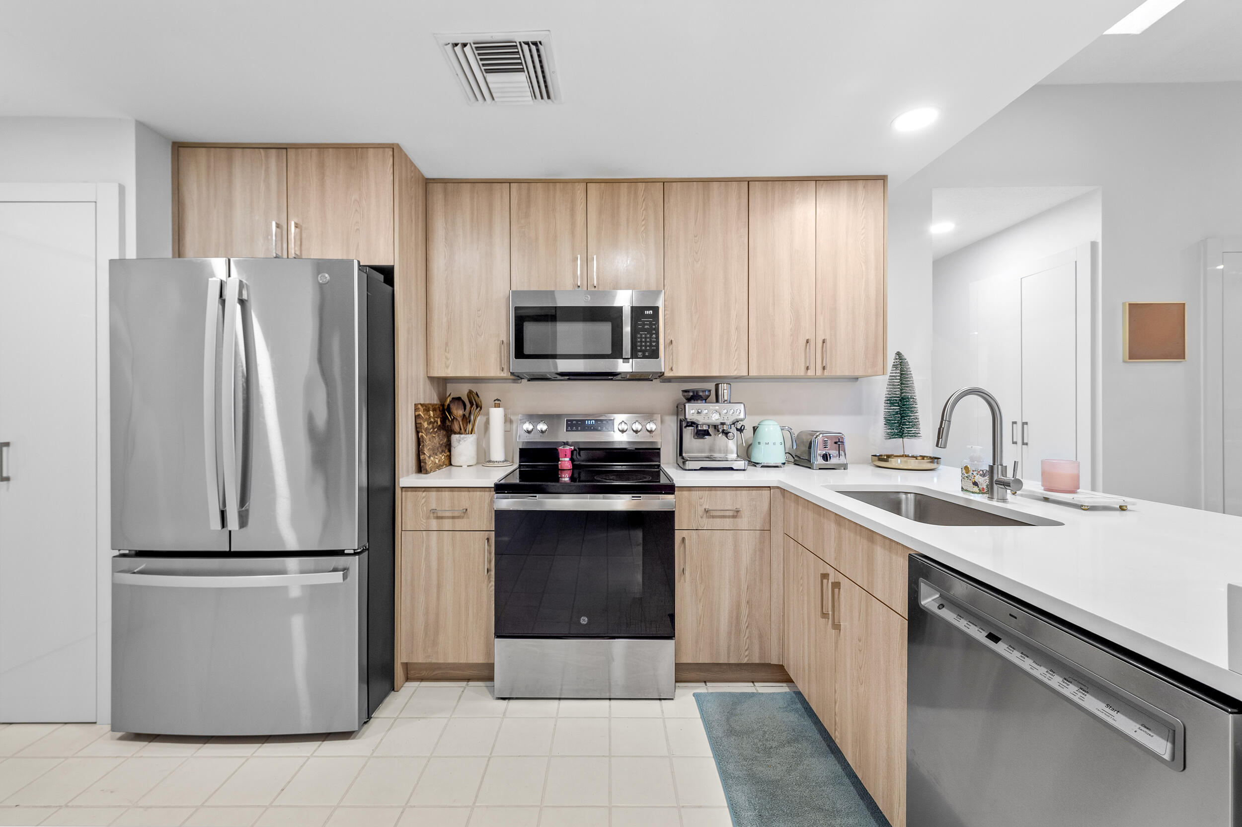 LA PAZ AT BOCA POINTE - Residential Lease