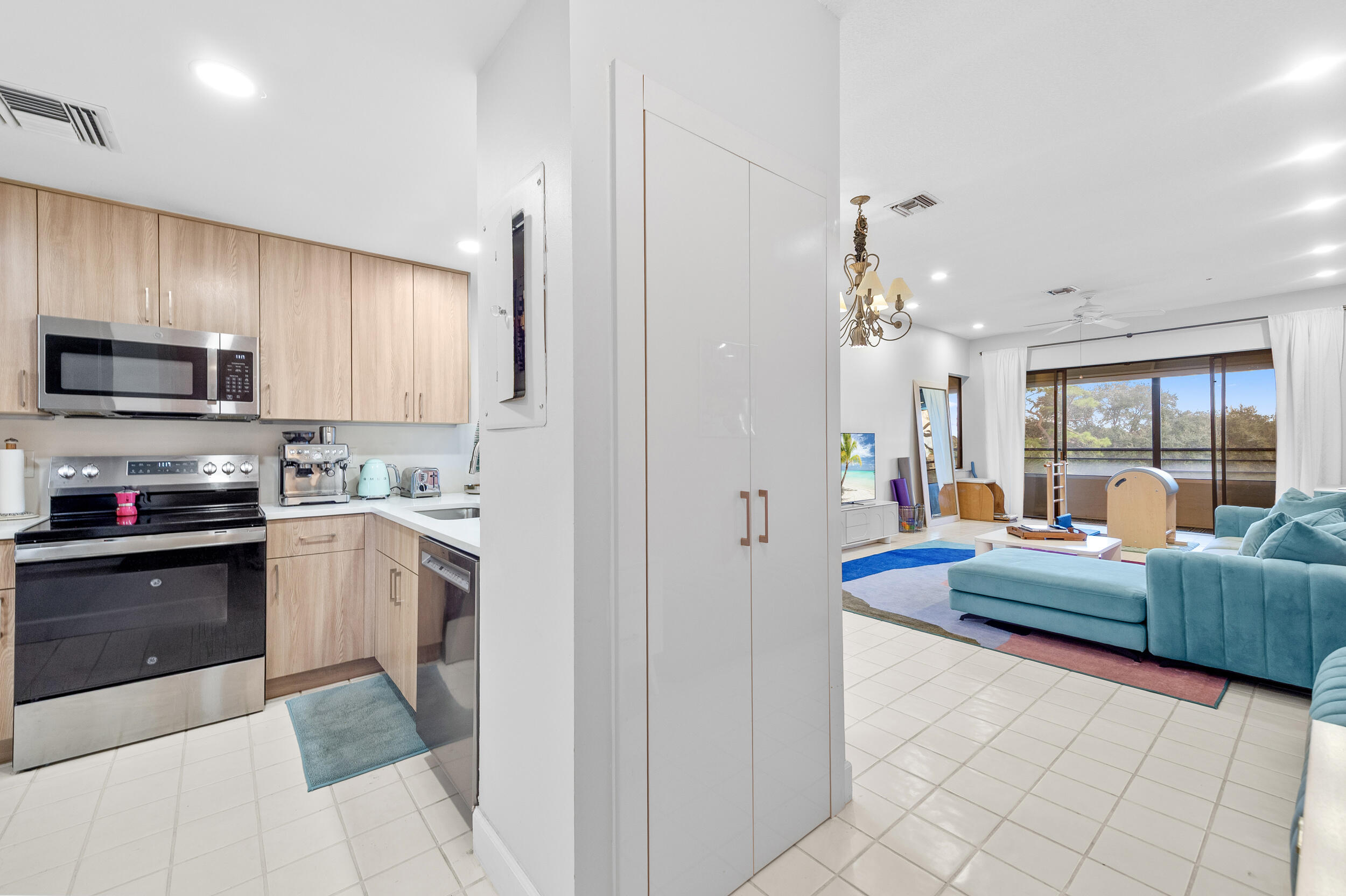 LA PAZ AT BOCA POINTE - Residential Lease