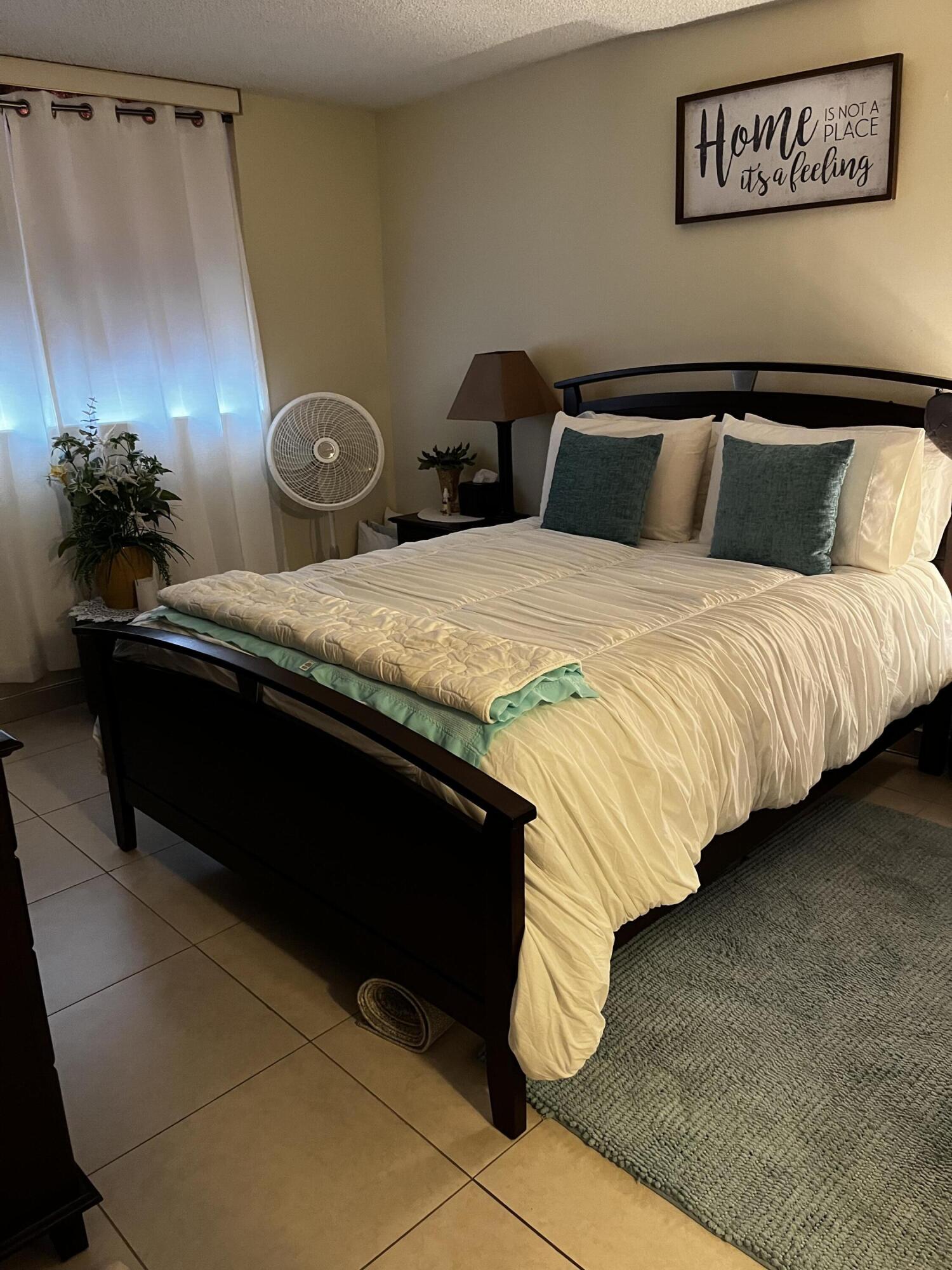 CYPRESS CHASE CONDO NO 5 - Residential