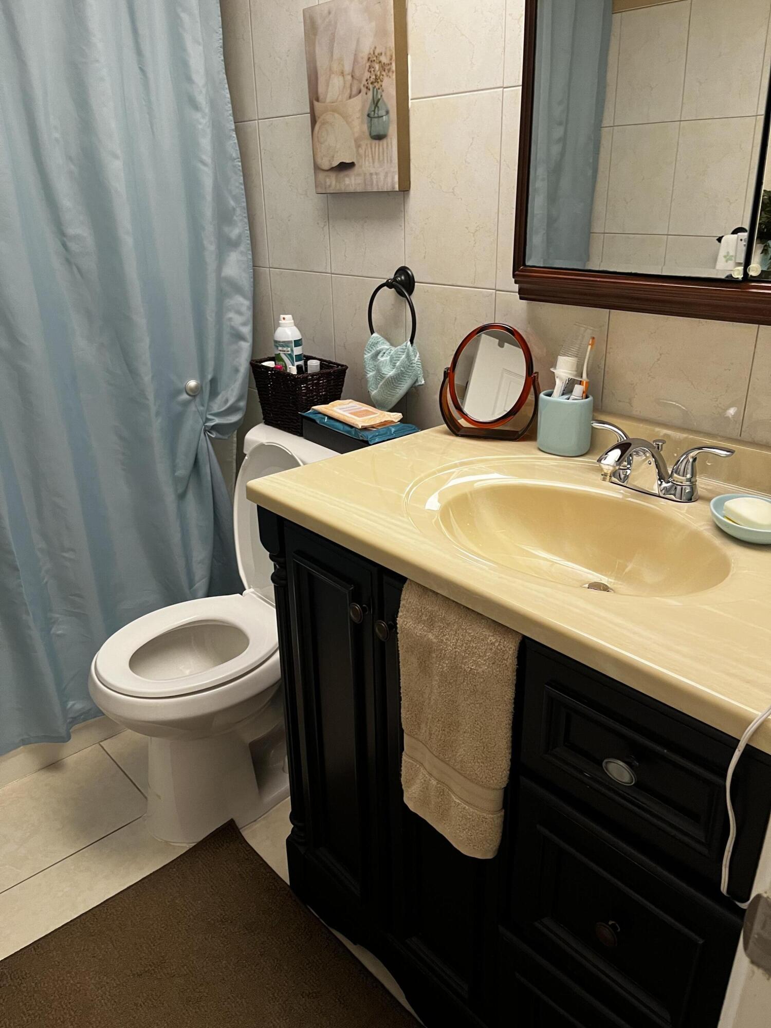 CYPRESS CHASE CONDO NO 5 - Residential