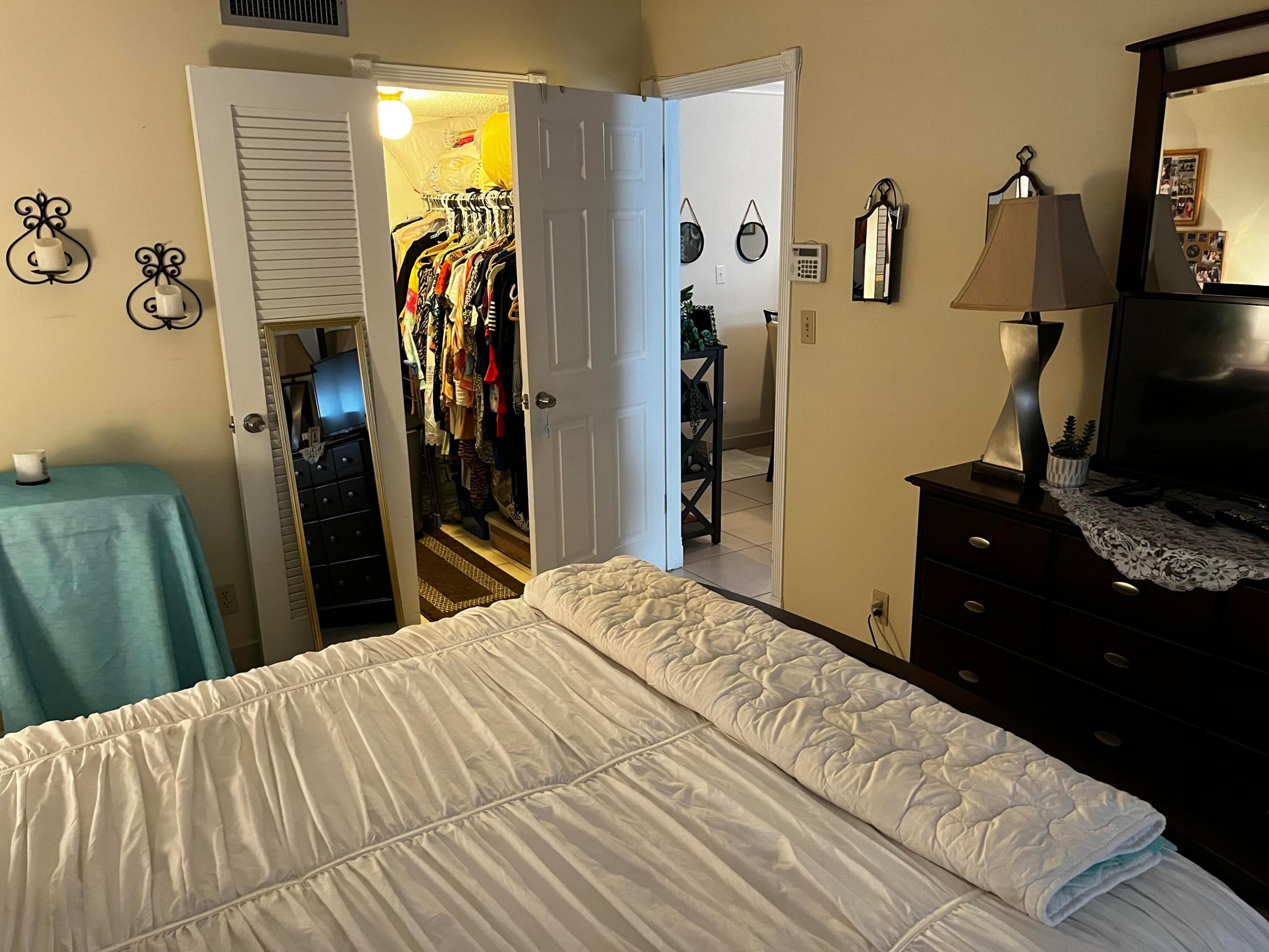 CYPRESS CHASE CONDO NO 5 - Residential