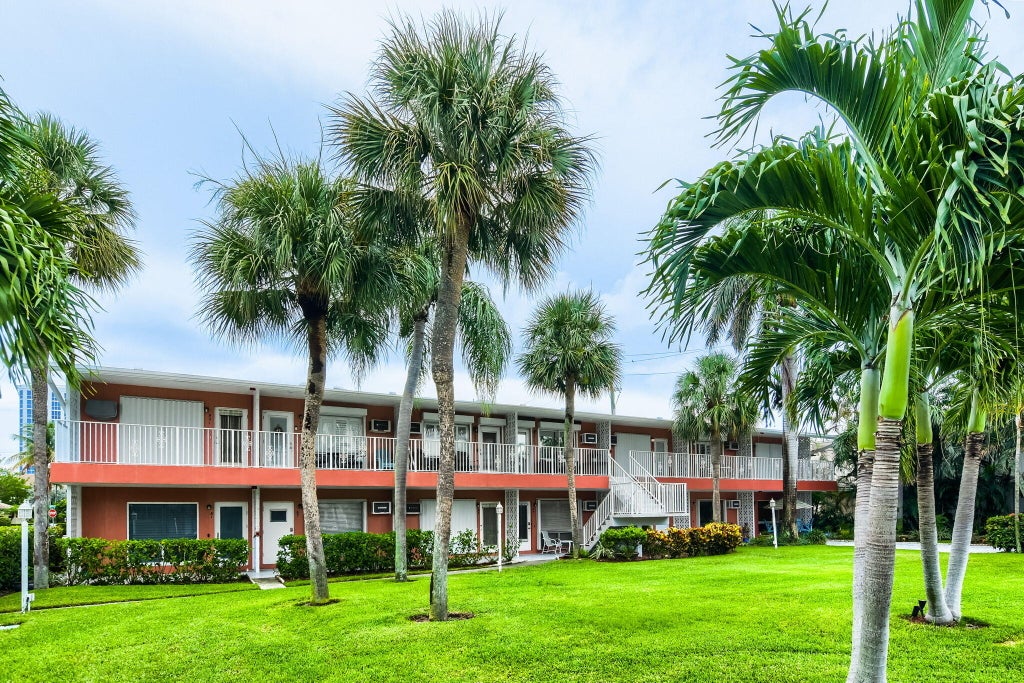 Photo of 3212 SE 8TH Street #26B, Pompano Beach, FL 33062 (MLS # B26061090)