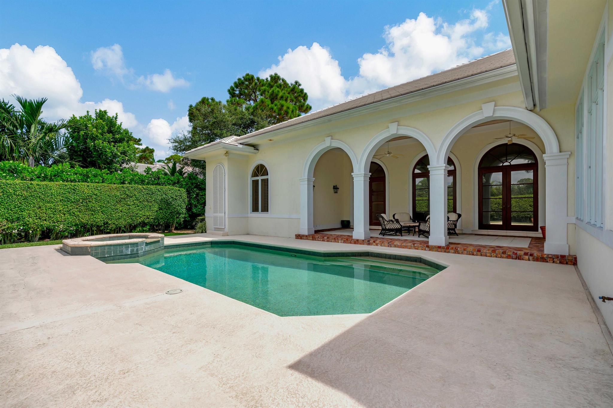 LOBLOLLY PINES - Residential