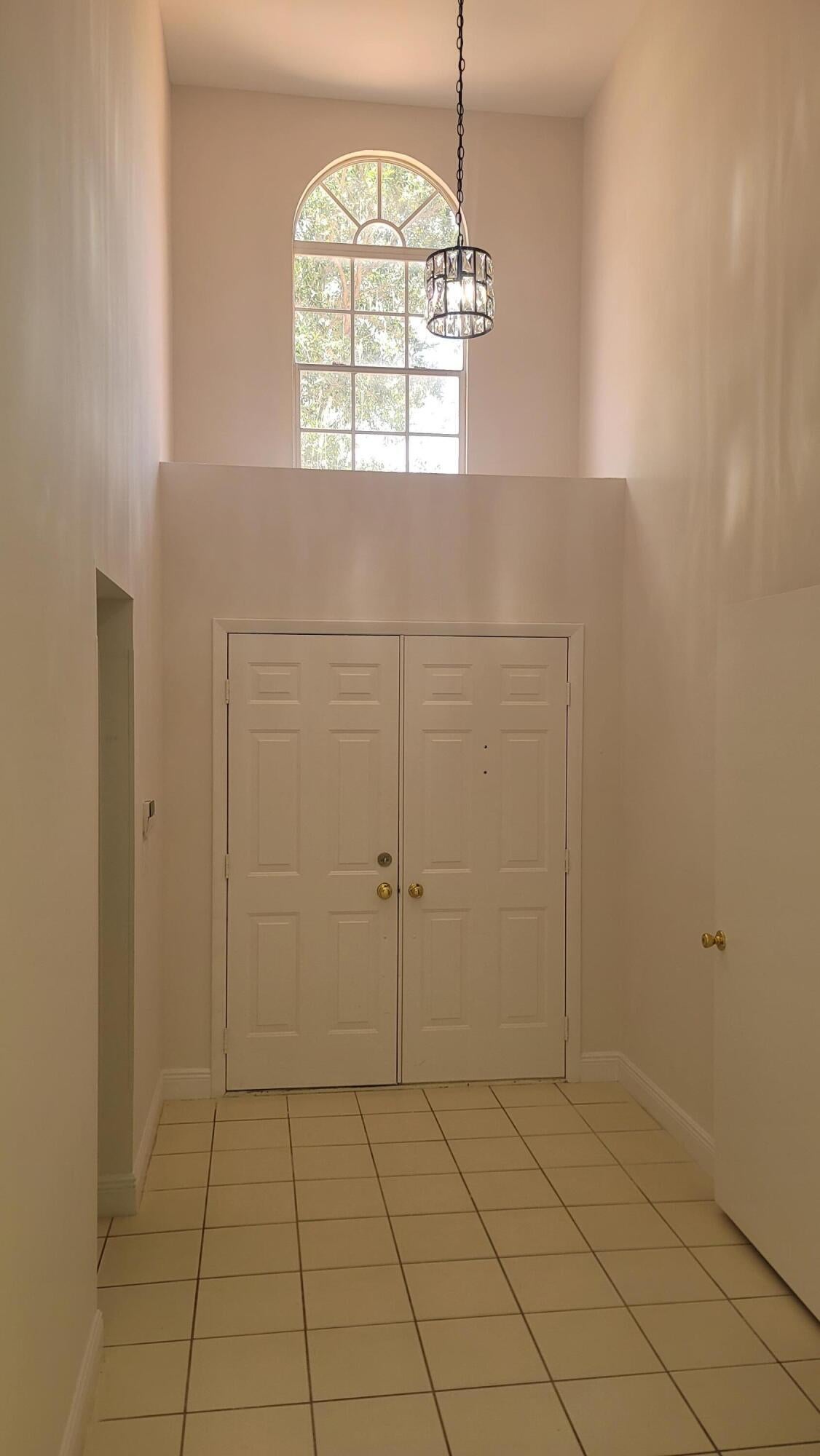 7570 DIAMOND POINTE Circle