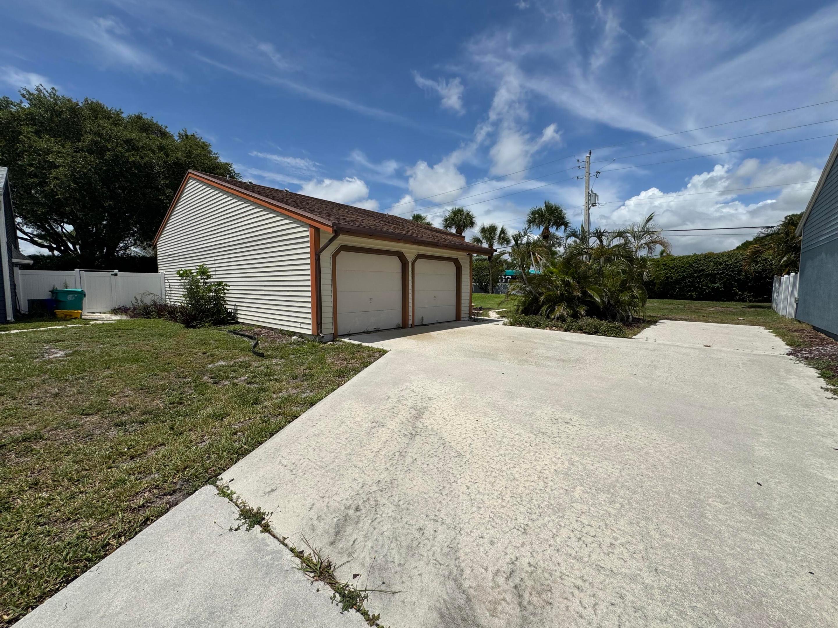 BOYNTON LAKES 5 - Residential