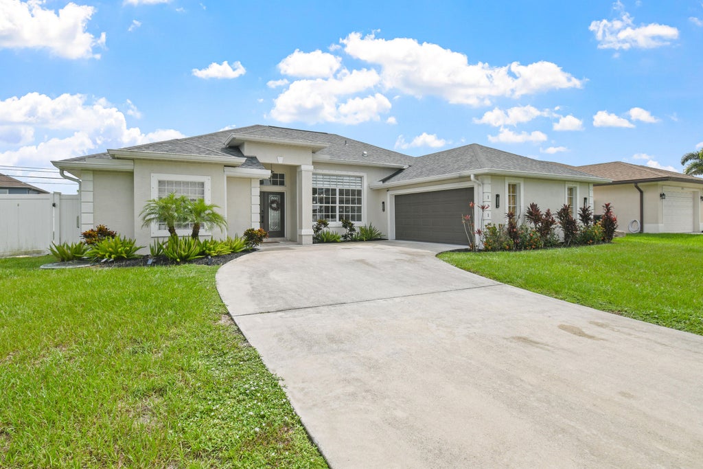 Photo of 1718 SW Penrose Avenue, Port Saint Lucie, FL 34953 (MLS # B26071327)