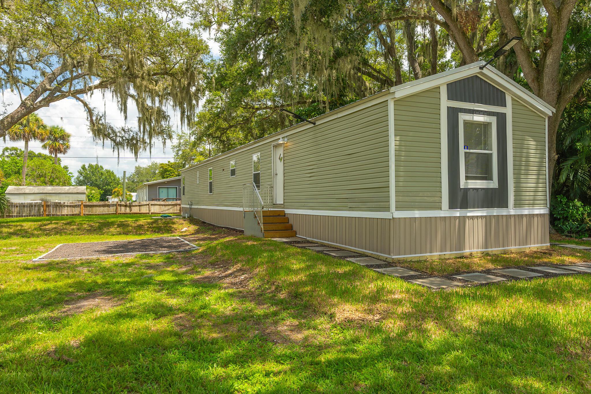 Let's Make a Deal/ Motivated Seller. Own Your Land!! Pay No Lot Rent!! No HOA!! Low Taxes!! This 1998 Skyline Home Has Been Remodeled and Move in Ready!! Featuring 3 Beds, 2 Baths New Stainless Appliances, The Well, Pump, and Septic Completed in 2024, AC 2022, New 200 Amp Service!! Large Lot Bring your Toys, RV & Boats. Close to Shops, Parks, Restaurants, Doctors and More. A Must See!! Easy to Show and See!! Call Today!!