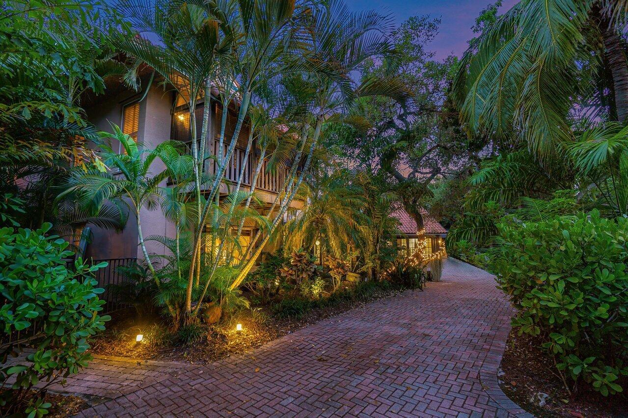 805 Pelican Lane