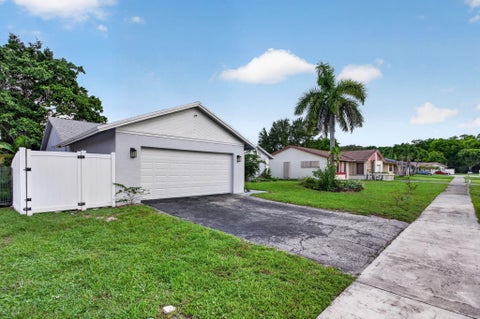 Photo of 4950 SW 11th Circle, Margate, FL 33068 (MLS # B26069632)
