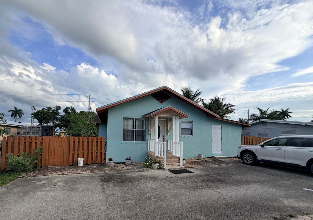 Photo of 208 NW Avenue H Place, Belle Glade, FL 33430 (MLS # B26036693)