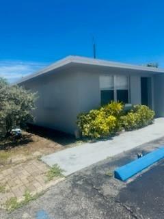 READY TO GO APT IN LAKE WORTH, FRESH PAIN, NEUTRAL COLORS. SETS IN QUIET AREA OF LW, CLOSE TO I95, BEACHES, DOWNTOWN CAFES AND ACTIVITIES. NICEST APT FOR THE MONEY.