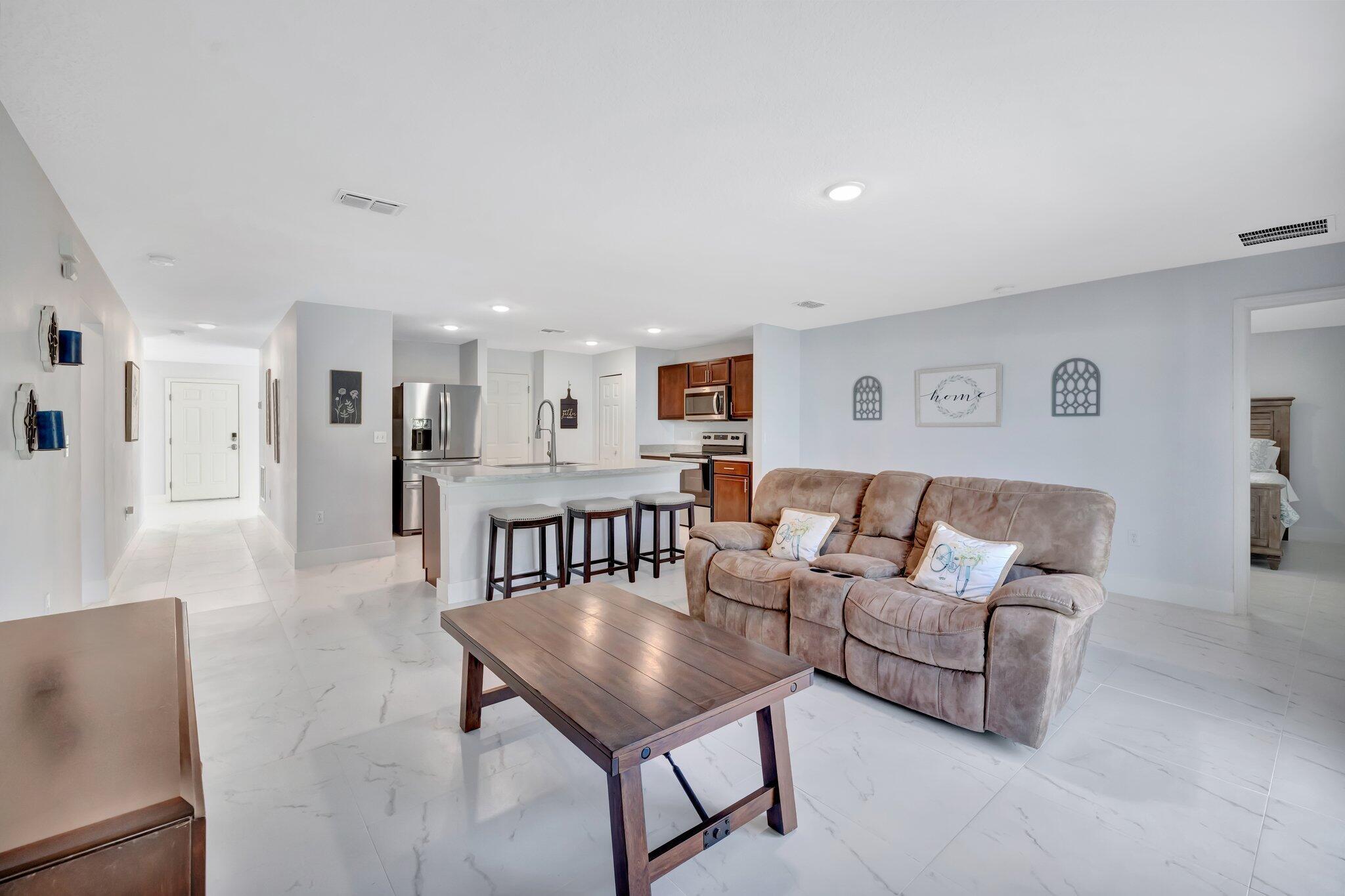 PORT ST LUCIE SECTION 7 - Residential Lease